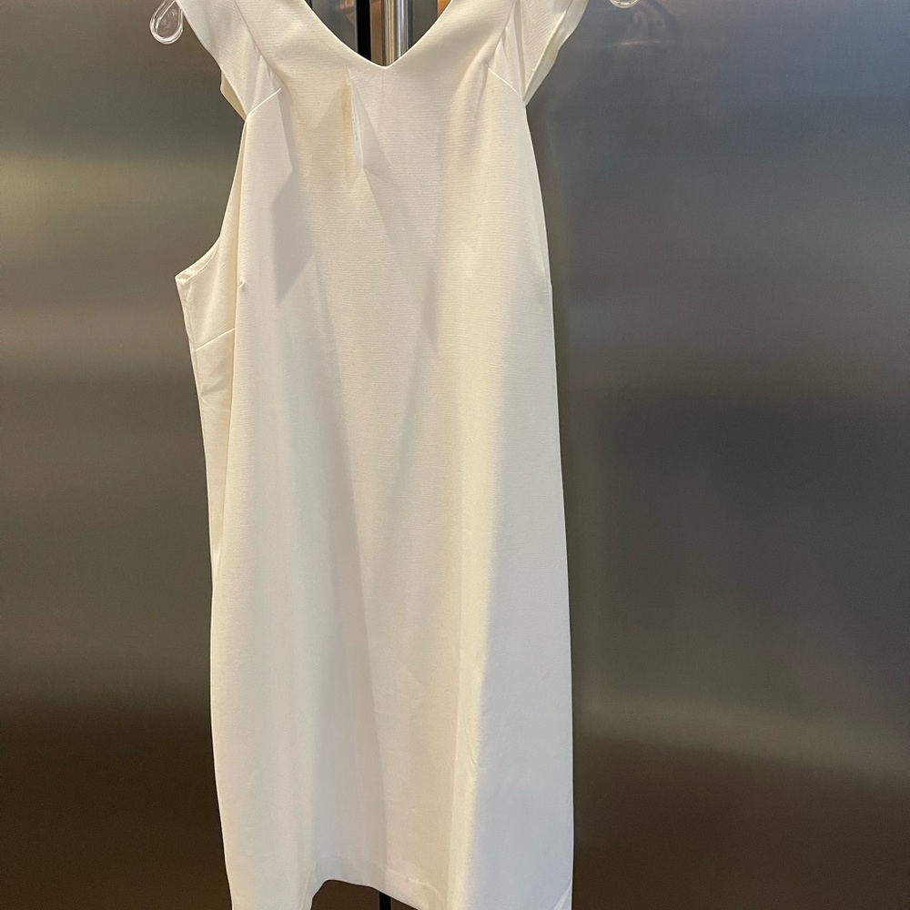 Elegant White Sleeveless Dress